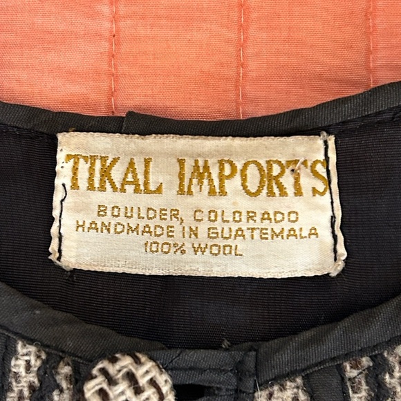 Vintage Embroidered Handmade in Guatemala 100% Wool Lined cape poncho sz OS - Picture 10 of 16